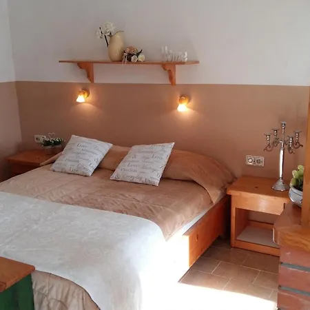 Kate Apartman *